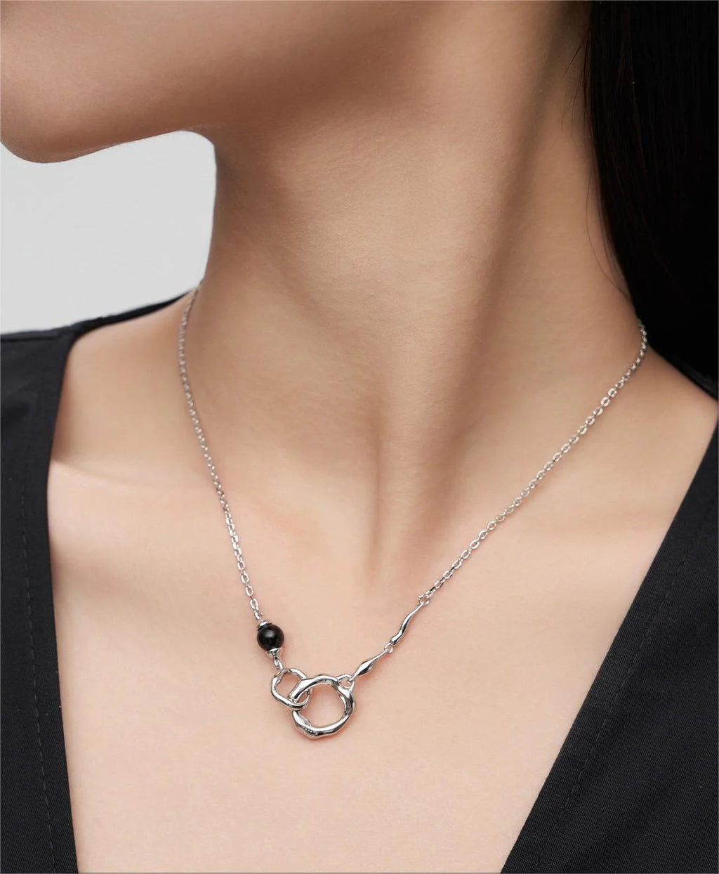 Roundness Hollow round Black Onyx / Pearl Necklace