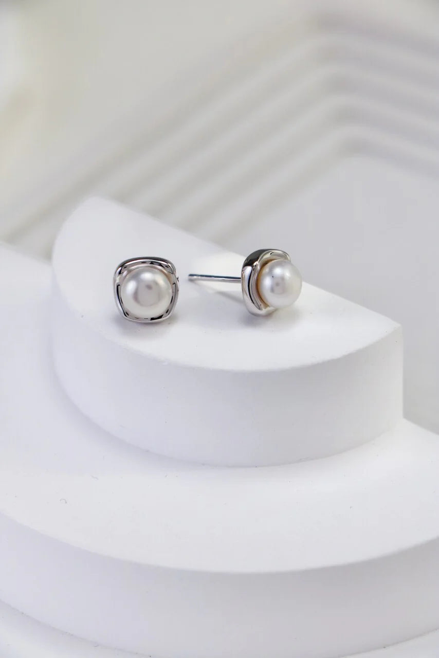 Fashion Temperament Pearl Stud Earrings