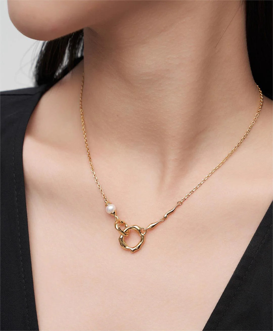 Roundness Hollow round Black Onyx / Pearl Necklace