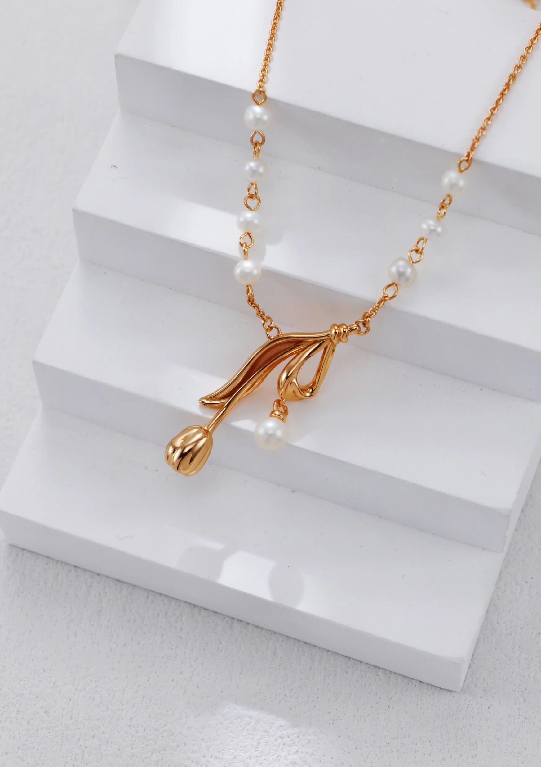 Tulip Pearl Necklace