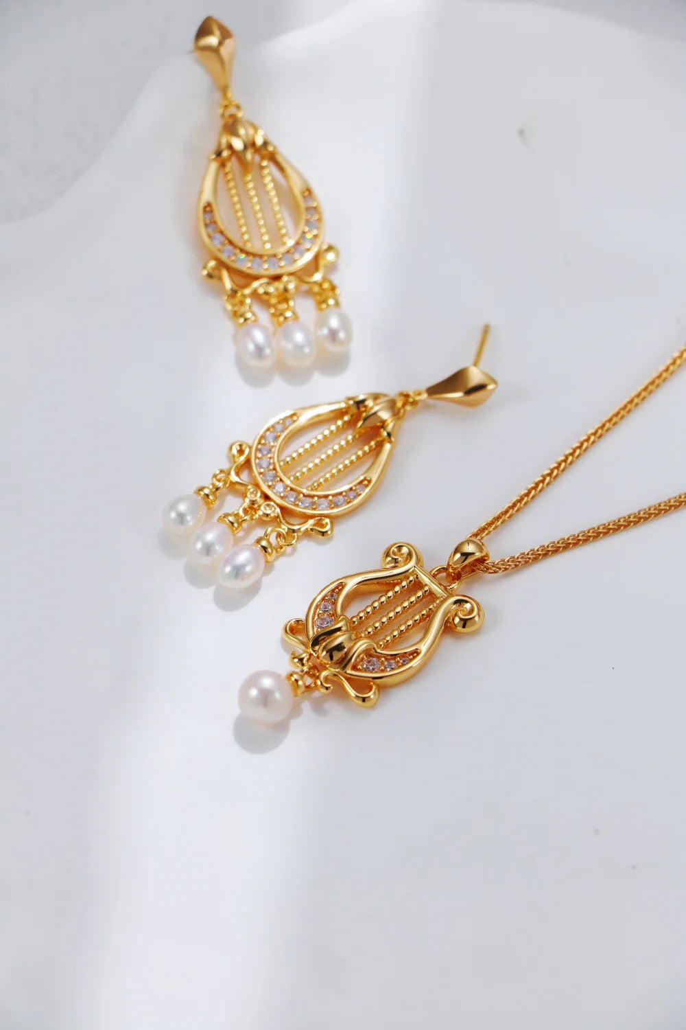 Harp Style Pearl Necklace / Earrings