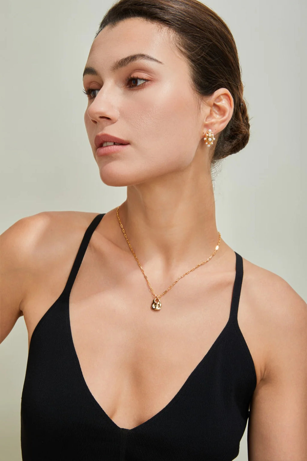 Hammered Texture Zircon Necklace